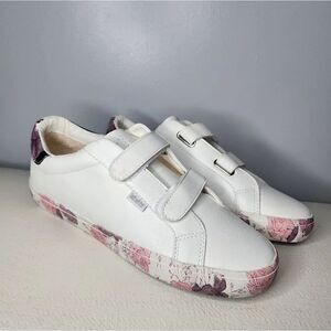 MMM white leather floral sole women’s shoes size 10 hook and loop closure
